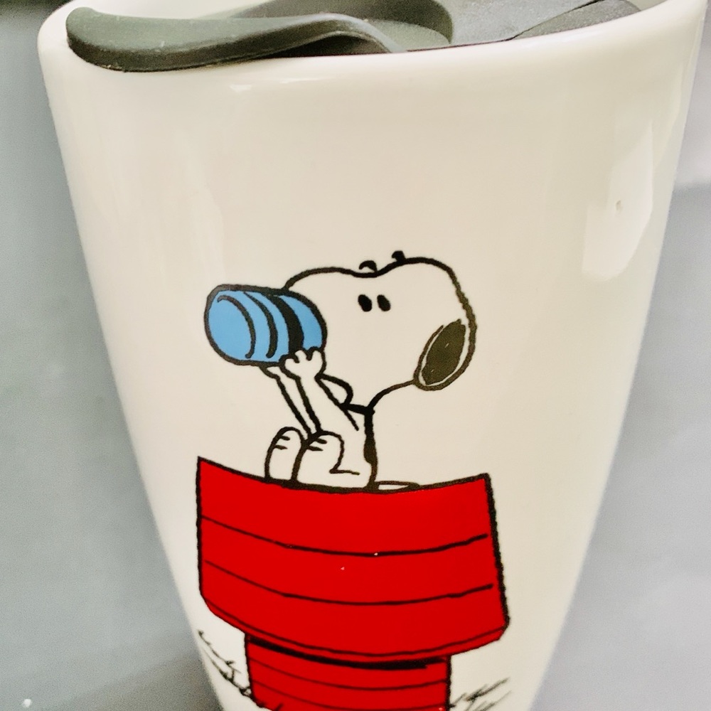 Snoopy 16 Oz Coffee Mug, NWOT, White Cup, Red House With Blue Cup